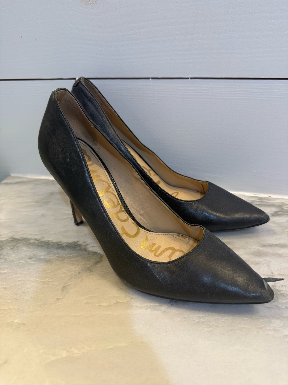 Women's Classic Pointed-Toe Black Leather Pumps